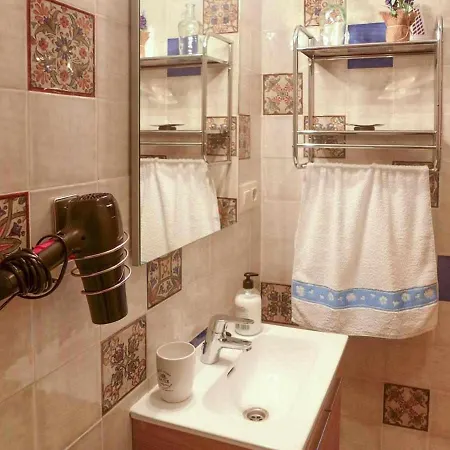 Vely 8 Personas * Abandames